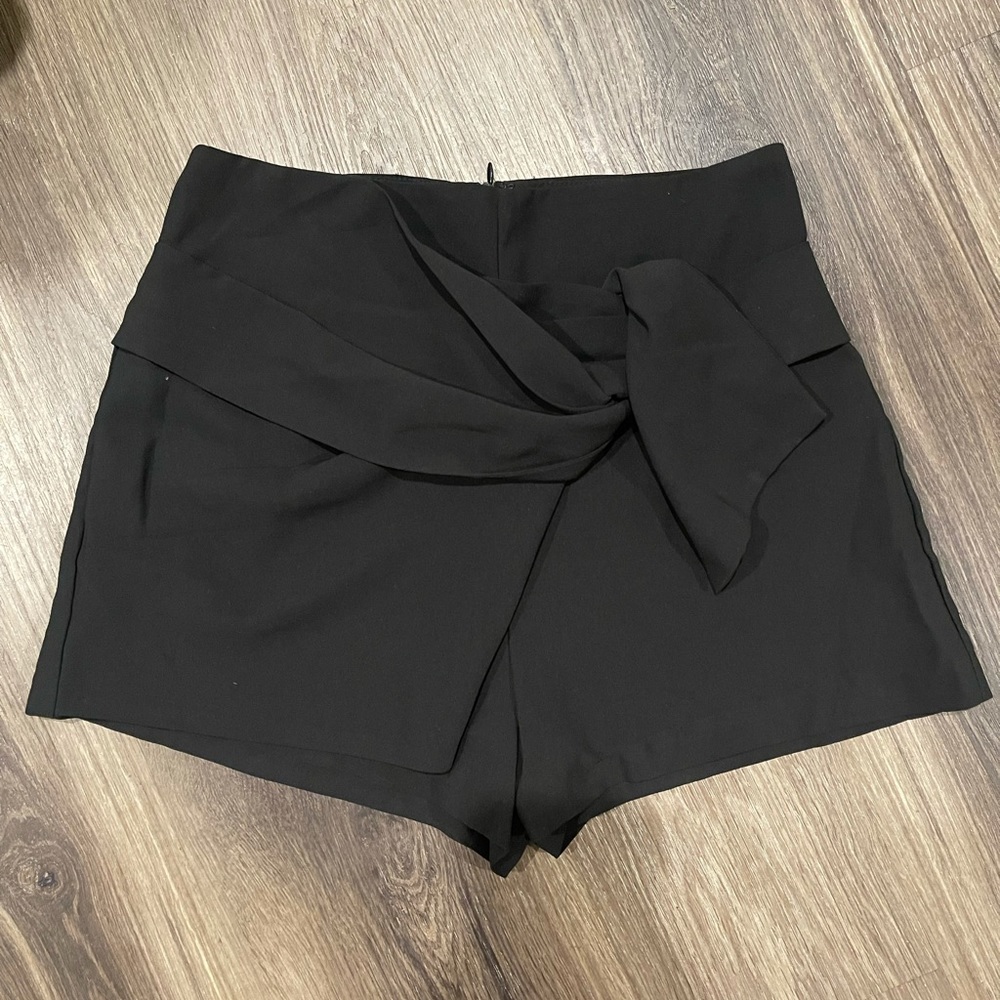 Black skort